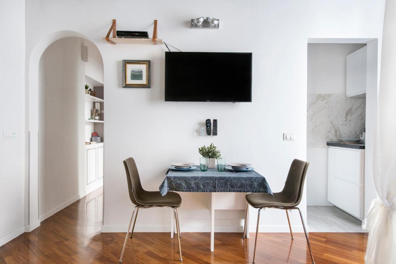 Apartment Near Trevi Fountain Rome Buitenkant foto